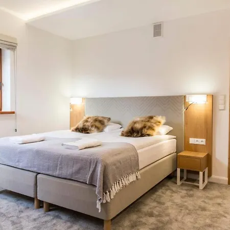 Royal Hill 3*