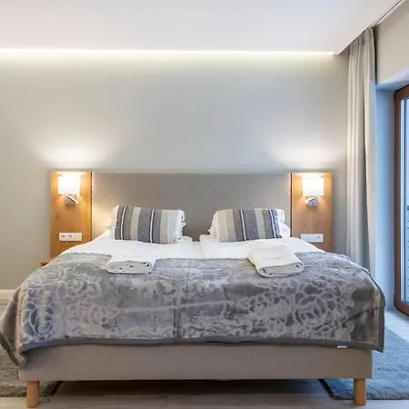 Royal Hill Aparthotel 3*
